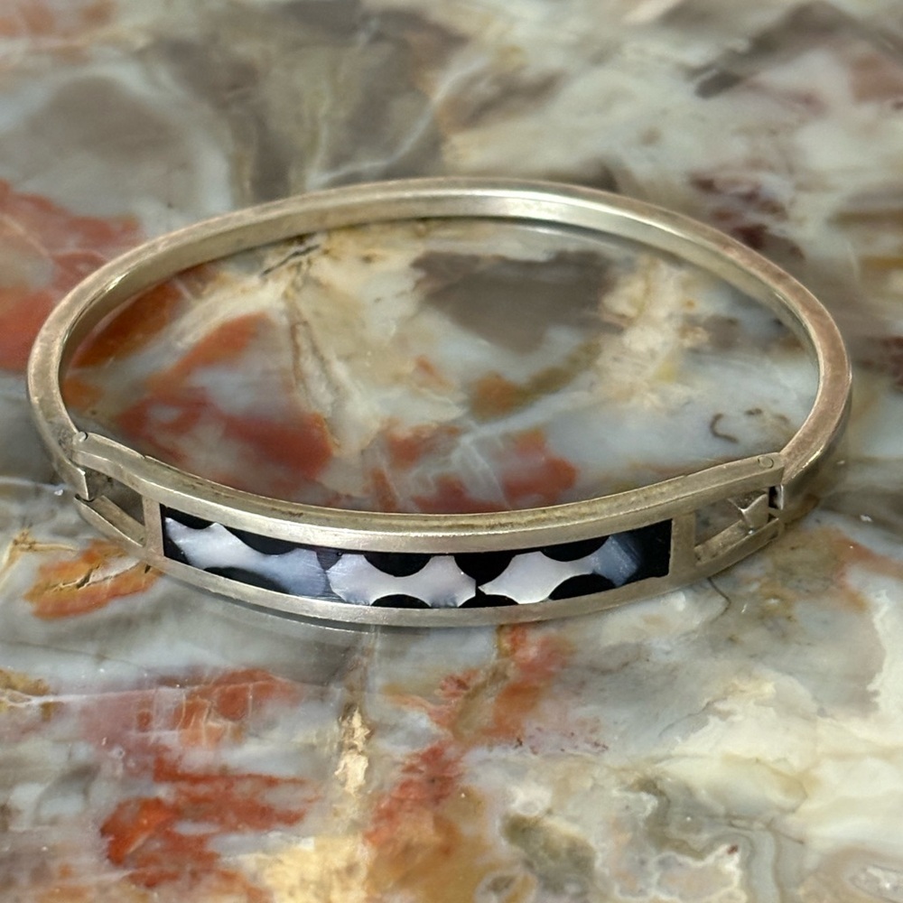 Silver Mother of Pearl Inlay Black Enamel Hinged Alpaca Bracelet